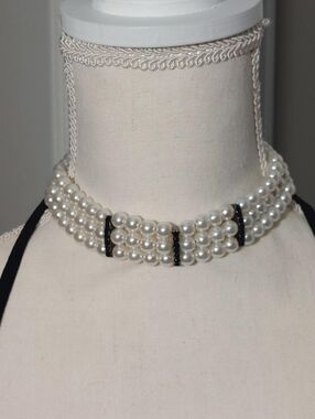 Posh Show Faux Pear Choker